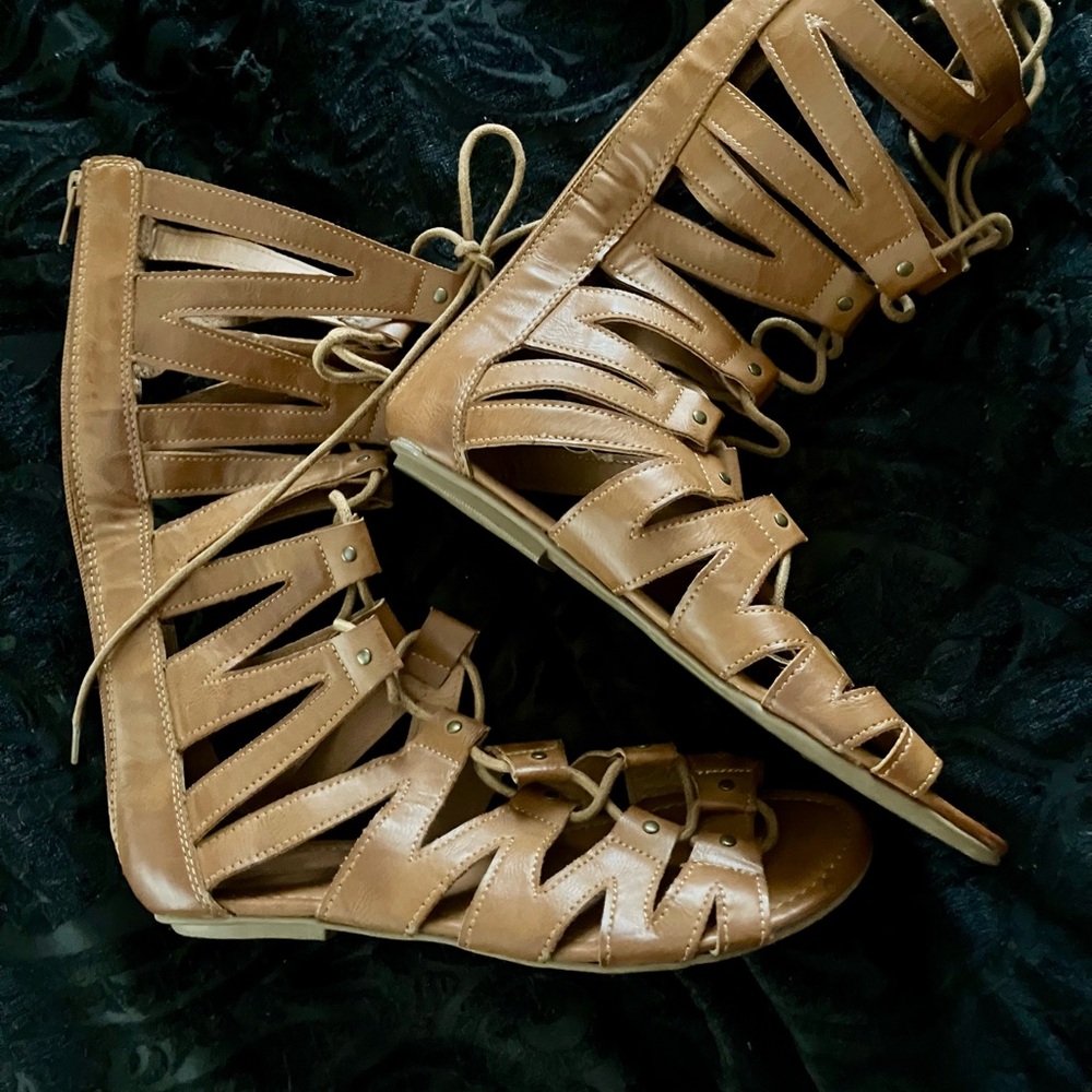 Me Too Roman Sandal Flats